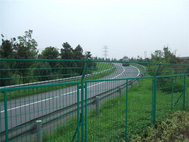 公路護(hù)欄網(wǎng)圖片3 公路護(hù)欄網(wǎng)圖片3