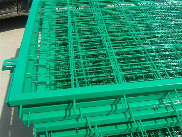 公路護(hù)欄網(wǎng)圖片4 公路護(hù)欄網(wǎng)圖片4