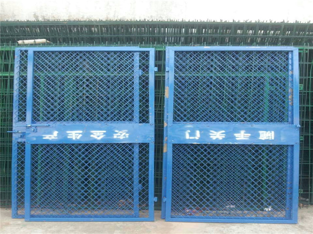 電梯門護(hù)欄圖片1 電梯門護(hù)欄圖片1